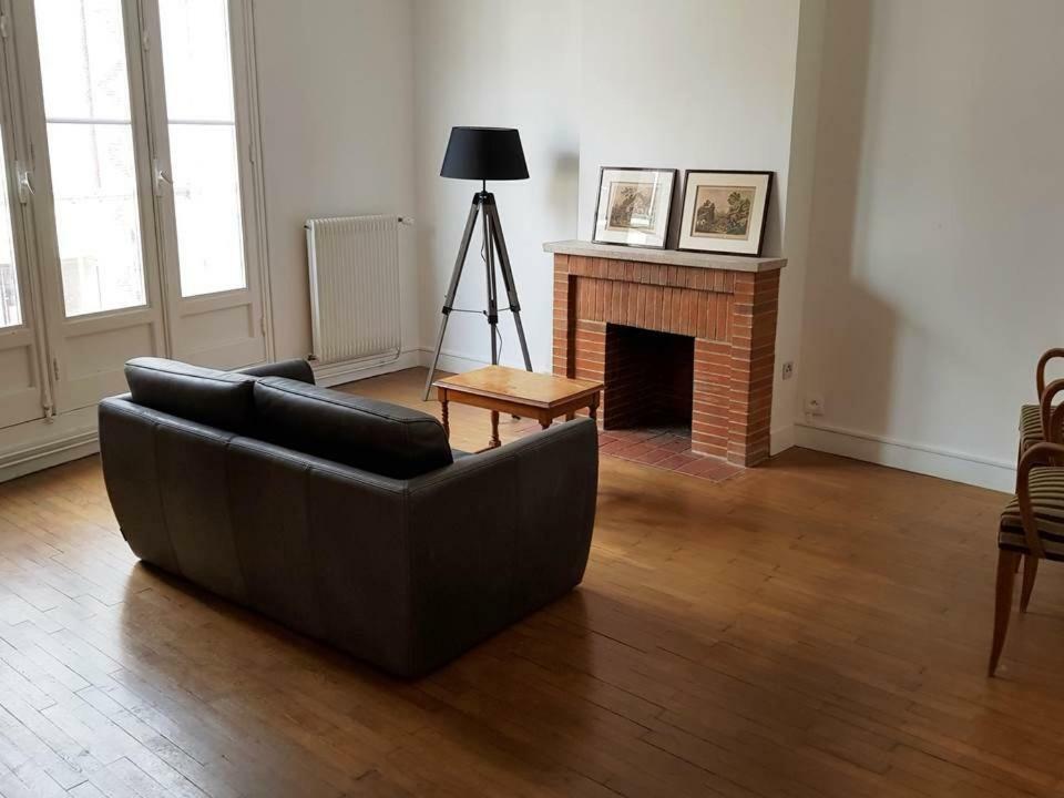 Charmant Appartement Au Pied Du Chateau Gien Eksteriør billede